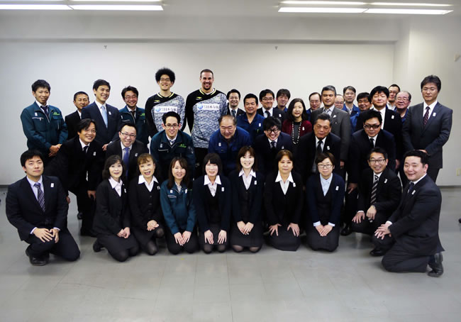 プロバスケットボールチーム「東京エクセレンス」の選手が来てくださいました。